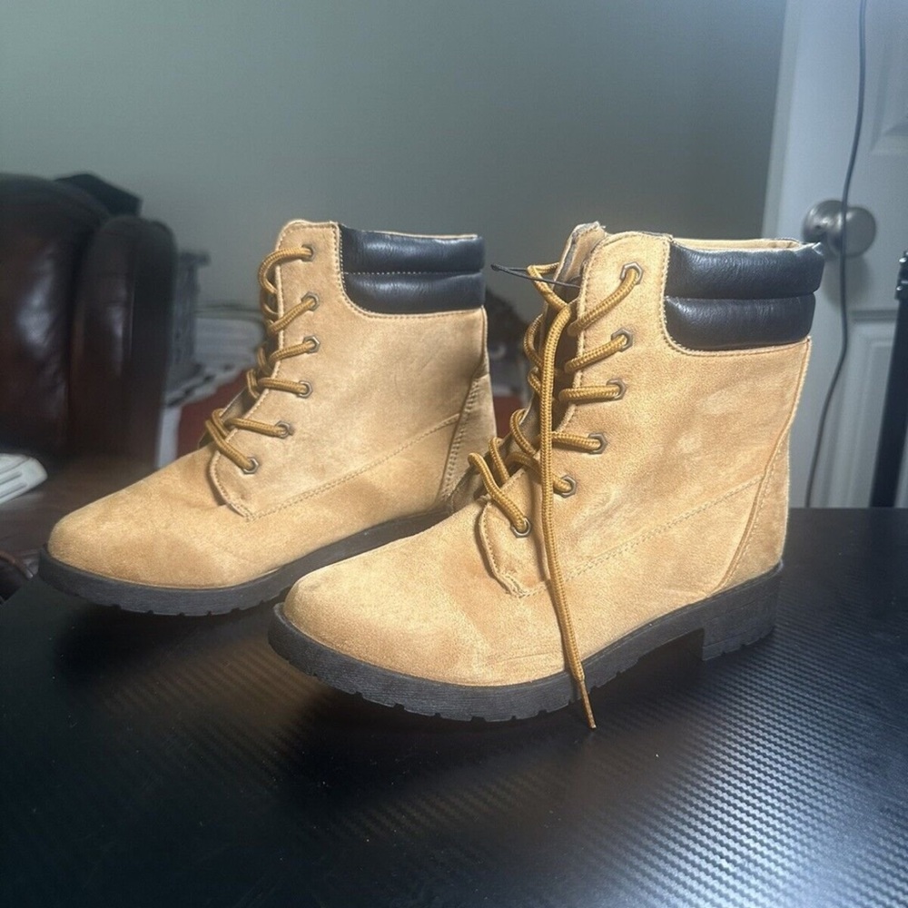 Size 6 - Women's Boots Tie Ankle High Rue21 NWT Faux Suede